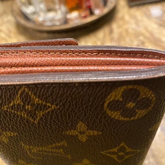 LV Dark Brown Monogram Sara Wallet with gold tone hardware. Excellent condition - Picture 4 of 7